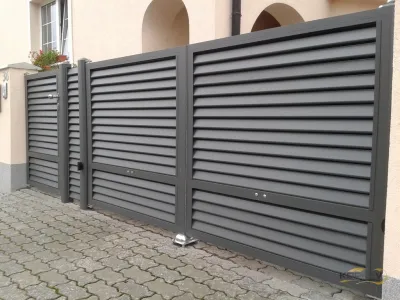 Krídlová brána s lamelami