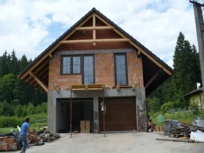 Sekčná brána hnedá horská chata