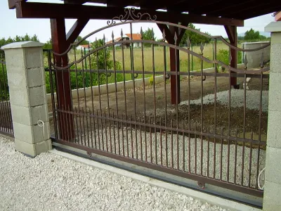 Kovaná posuvná brána