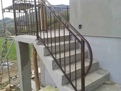 Jednoduché schodiskové zábradlie